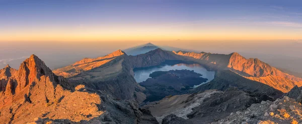 Πανοραμική άποψη της Rinjani συνόδου κορυφής — Φωτογραφία Αρχείου