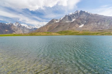 Penzi la geçidi küçük gölde