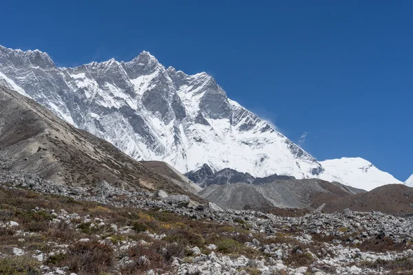 Montagna Lhotse dalla regione dell'Everest trekking — Foto Stock