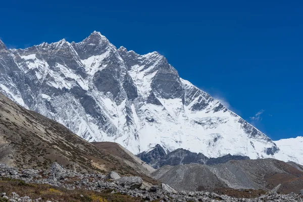 Lhotse berg från Everest regionen trek — Stockfoto