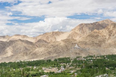 Leh şehir ve Santi stupa
