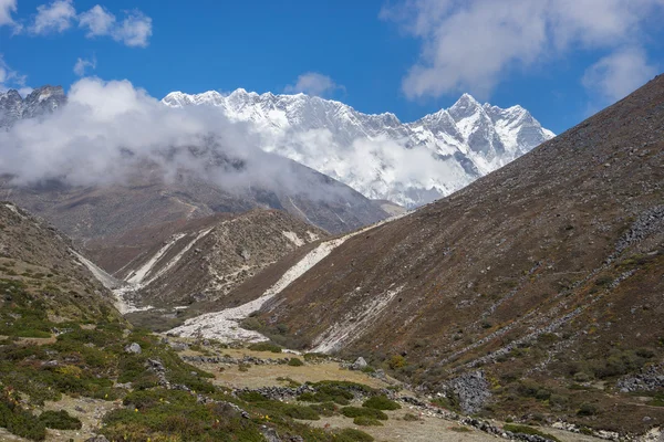 Mur Nuptse et montagne Lhotse — Photo