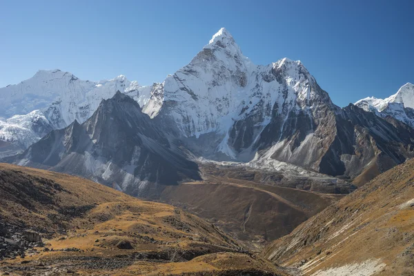 Ama Dablam vrchol hory z Kongma la pass — Stock fotografie