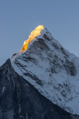 Ama Dablam dağ tepe sabah