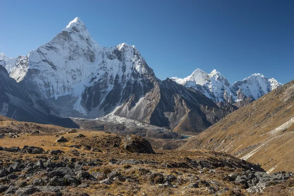 Ama Dablam vrchol hory z Kongma la pass — Stock fotografie