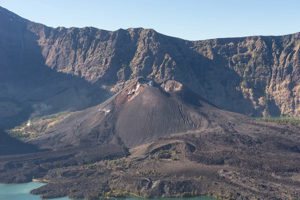 Bebé volcán Rinjani montaña — Foto de Stock