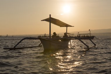 Jukung beach, Lovina, Bali, Endonezya denilen tipik indoensian tekneler