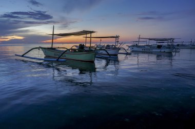 Pandak Beach, Terengganu gündoğumu deniz. Uzun pozlama nedeniyle yumuşak odak vurdu. Doğa kompozisyon ve düşük ışık