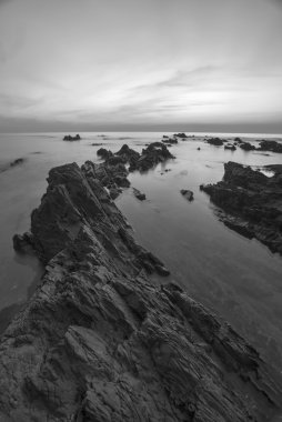 Pandak Beach, Terengganu gündoğumu deniz. Uzun pozlama nedeniyle yumuşak odak vurdu. Doğa kompozisyon