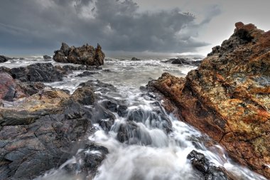Pandak Beach, Terengganu gündoğumu deniz. Uzun pozlama nedeniyle yumuşak odak vurdu. Doğa kompozisyon ve düşük ışık