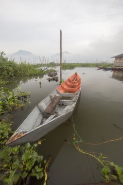 Pandak Beach, Terengganu gündoğumu deniz. Uzun pozlama nedeniyle yumuşak odak vurdu. Doğa kompozisyon ve düşük ışık