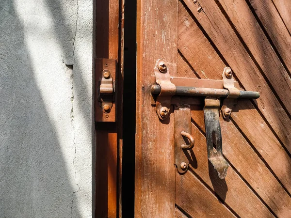 Stary Zamek Drewnianych Drzwiach — Zdjęcie stockowe