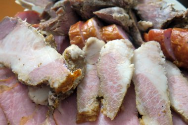 Jambonlu etli et tabağı.