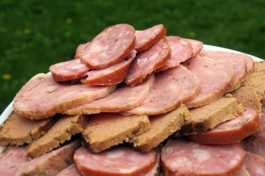 Jambonlu etli et tabağı.