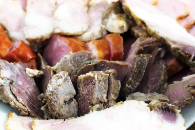 Jambonlu etli et tabağı.