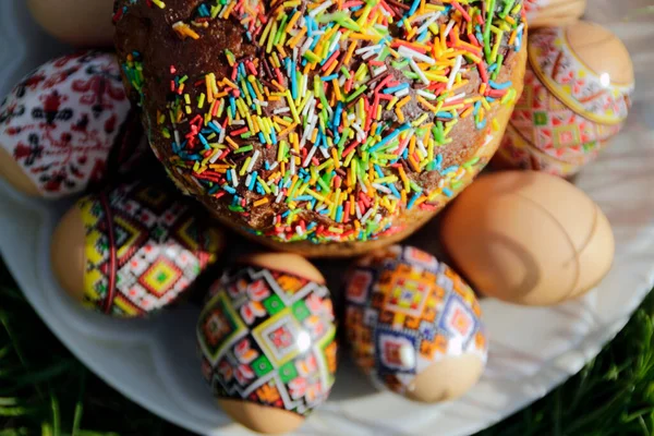 复活节蛋糕和彩蛋 — 图库照片