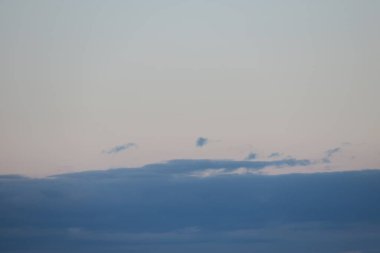 Gökyüzünde güzel mavi bulutlar