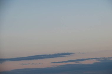 Gökyüzünde güzel mavi bulutlar