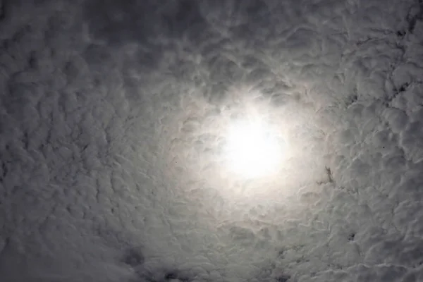 Hermosas Nubes Grises Sol —  Fotos de Stock