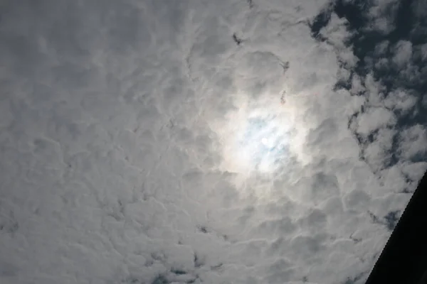 Hermosas Nubes Grises Sol —  Fotos de Stock