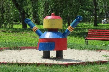 Çocukların renkli cazibesi androidin logosuna benzer.