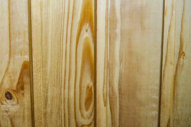 Sarı duvarda dokuz tahta