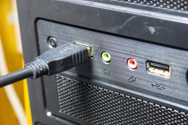 Bilgisayar USB kablosu siyah