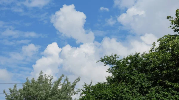 Céu Azul Cinza Branco Belas Nuvens Verão — Fotografia de Stock