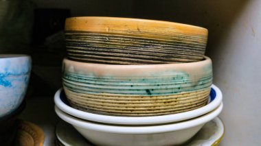 Seramik eşyalar üzerindeki güzel resim