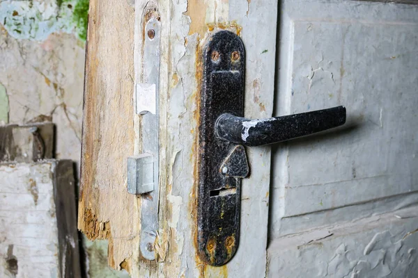 Старая Ручка Двери Заброшенном Доме — стоковое фото
