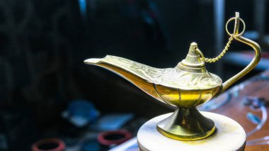 Küçük metal lamba, heykel, hatıra.