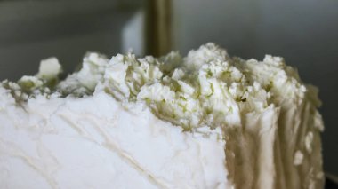 Tabakta nefis ev yapımı inek peyniri