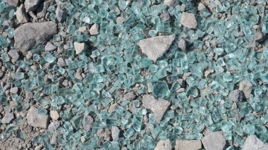 Güzel kırık araba camları ve taşlar