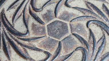 Güzel metal şehir kanalizasyon kapağı