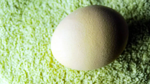 Σπιτικά Βραστά Αυγά Κοτόπουλου Στην Κουζίνα — Φωτογραφία Αρχείου