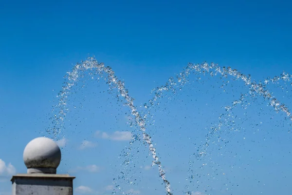 Вода Струменів Фонтану Місті Біля Парку — стокове фото