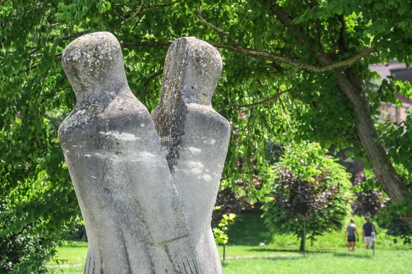 Stone Park Sculpture Man Woman Love — Stock Photo, Image