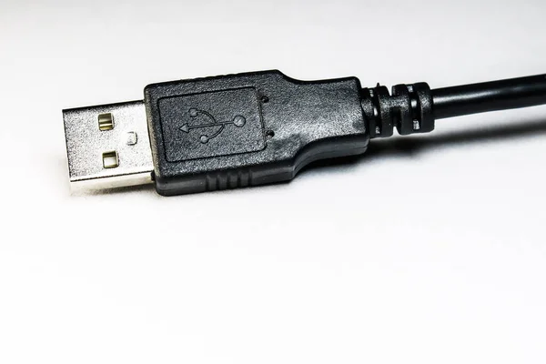 Usb Kabel Für Personal Computer Auf Weißem Hintergrund — Stockfoto
