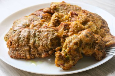 Baharatlı kızarmış tavuk pirzolası