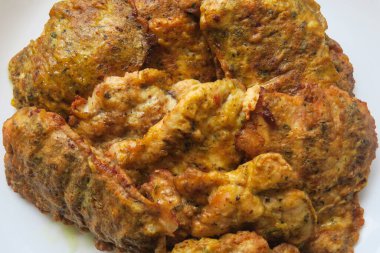 Baharatlı kızarmış tavuk pirzolası