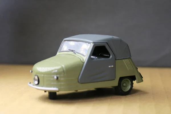 Μικρό Όμορφο Πλαστικό Αυτοκινητάκι — Φωτογραφία Αρχείου