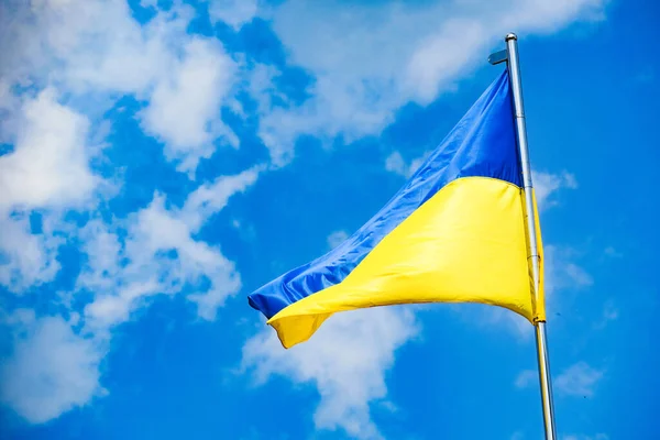 Gele Blauwe Vlag Van Oekraïne Een Achtergrond Van Lucht — Stockfoto