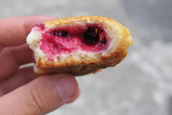 Köstlicher Hausgemachter Kuchen Mit Kirschen — Stockfoto