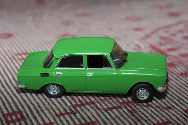 Pequeno Modelo Brinquedo Verde Carro Velho — Fotografia de Stock