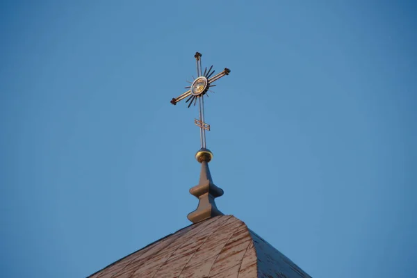 Stenen Klokkentoren Van Oud Christelijke Orthodoxe Kerk Boven Vijver — Stockfoto