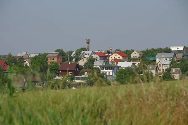 Orman ve tarlalara yakın kır evleri
