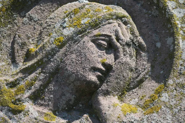 기독교 묘지에 무덤의 조각품 — 스톡 사진