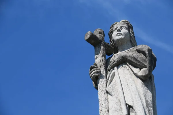 Escultura Piedra Sobre Tumba Cementerio Cristiano —  Fotos de Stock