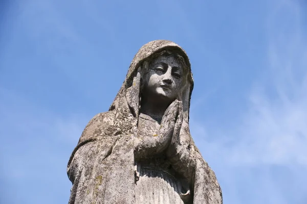Каменная Скульптура Могиле Христианском Кладбище — стоковое фото