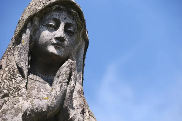 Sculpture Pierre Sur Tombe Dans Cimetière Chrétien — Photo